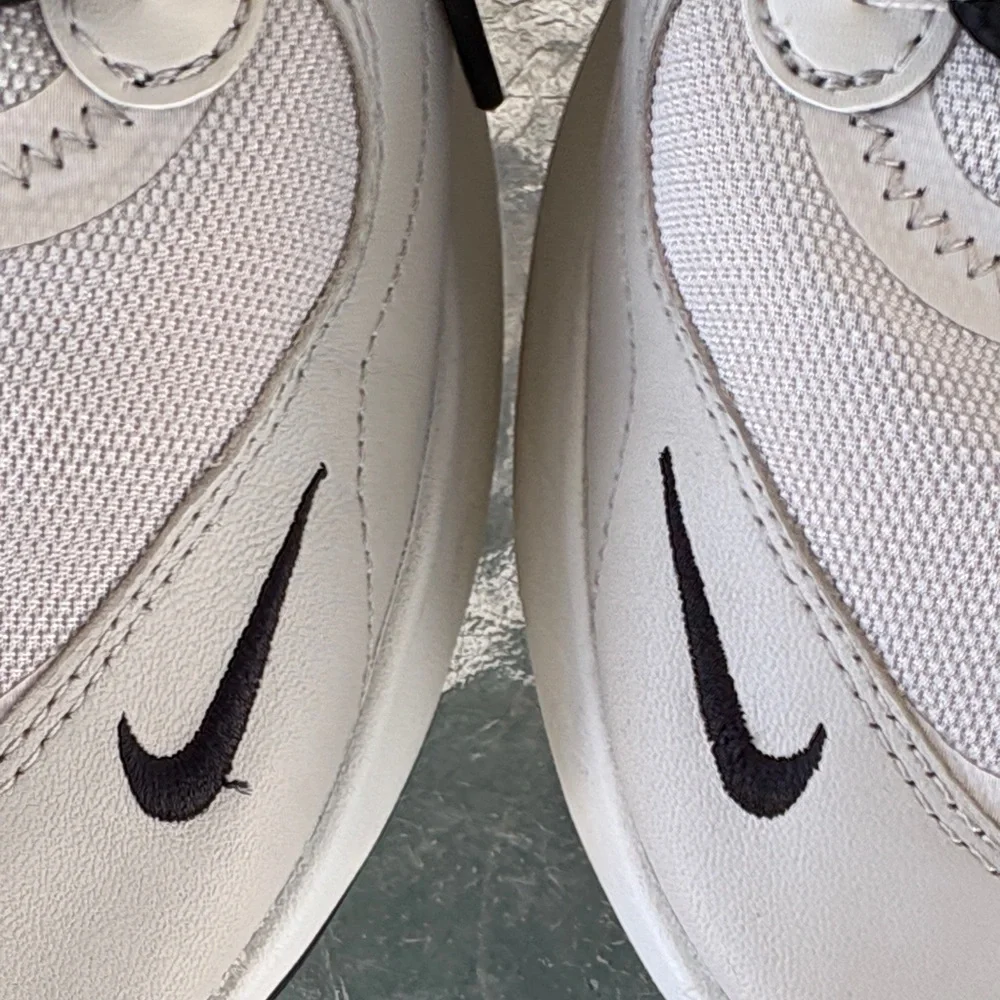 Nike Black and White Athletic Shoes - Picture 4 of 8